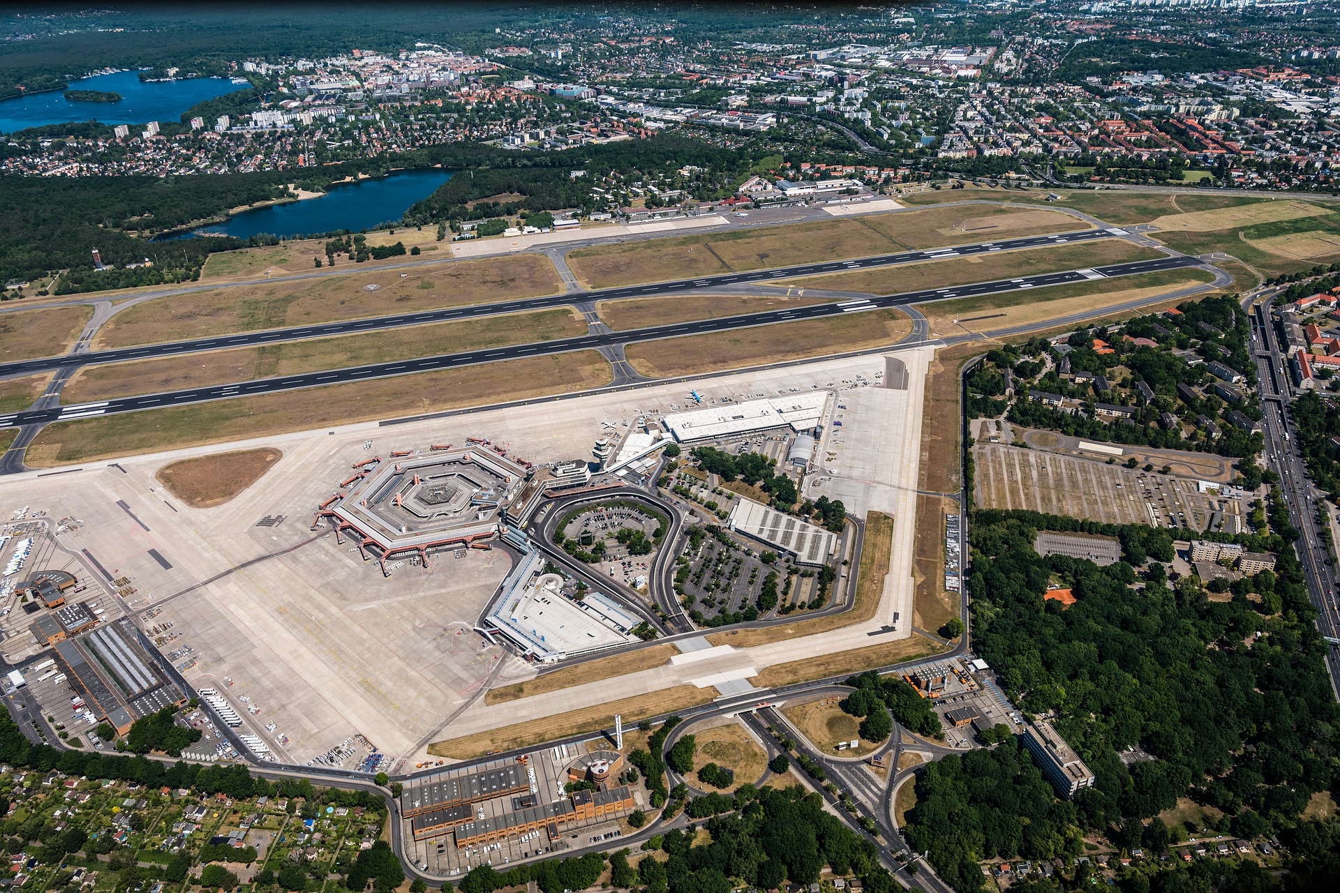 Der ehemalige Flughafen Tegel in einer Luftaufnahme